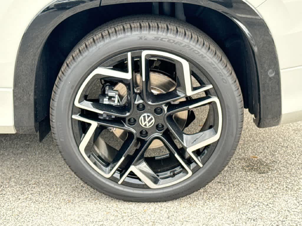 2026 Volkswagen Tiguan SEL R-Line Turbo