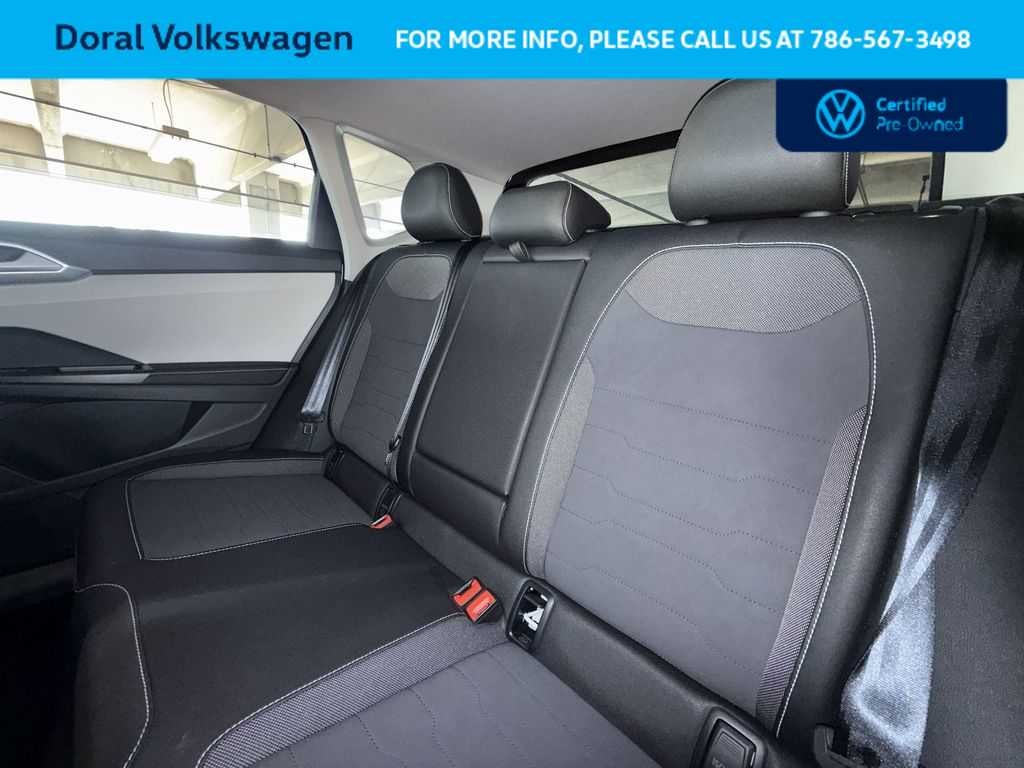 2025 Volkswagen Taos SE