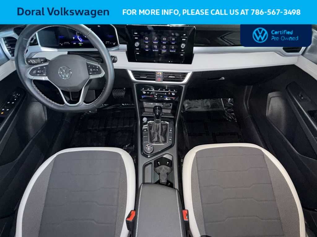 2025 Volkswagen Taos SE