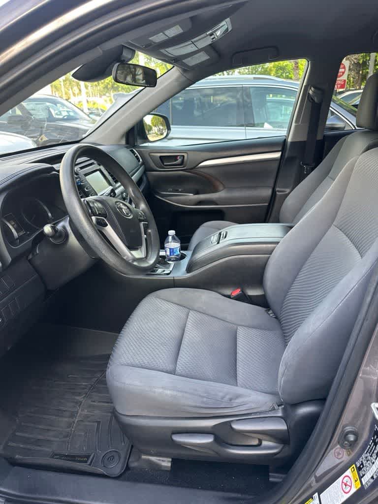 2019 Toyota Highlander LE