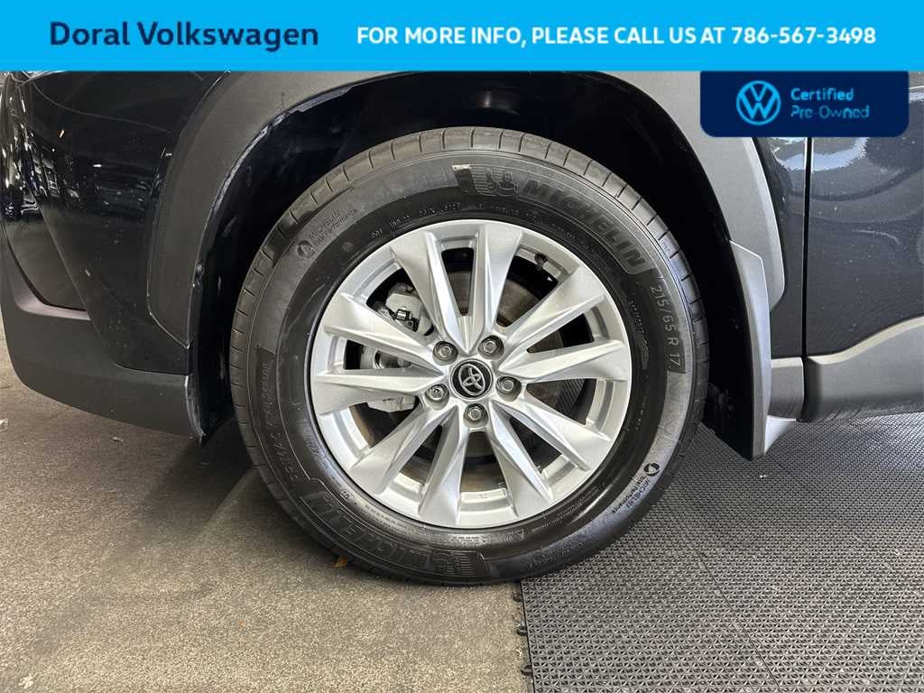 2025 Toyota Corolla Cross LE