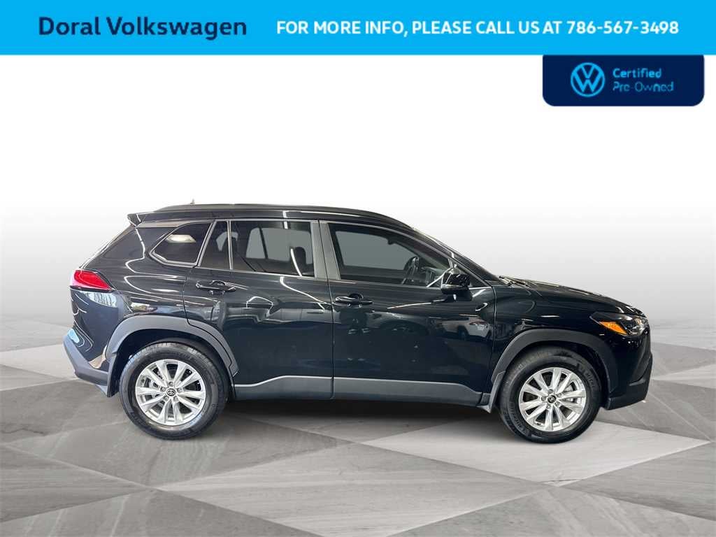 2025 Toyota Corolla Cross LE