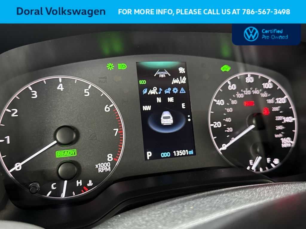 2024 Toyota Corolla Cross Hybrid SE