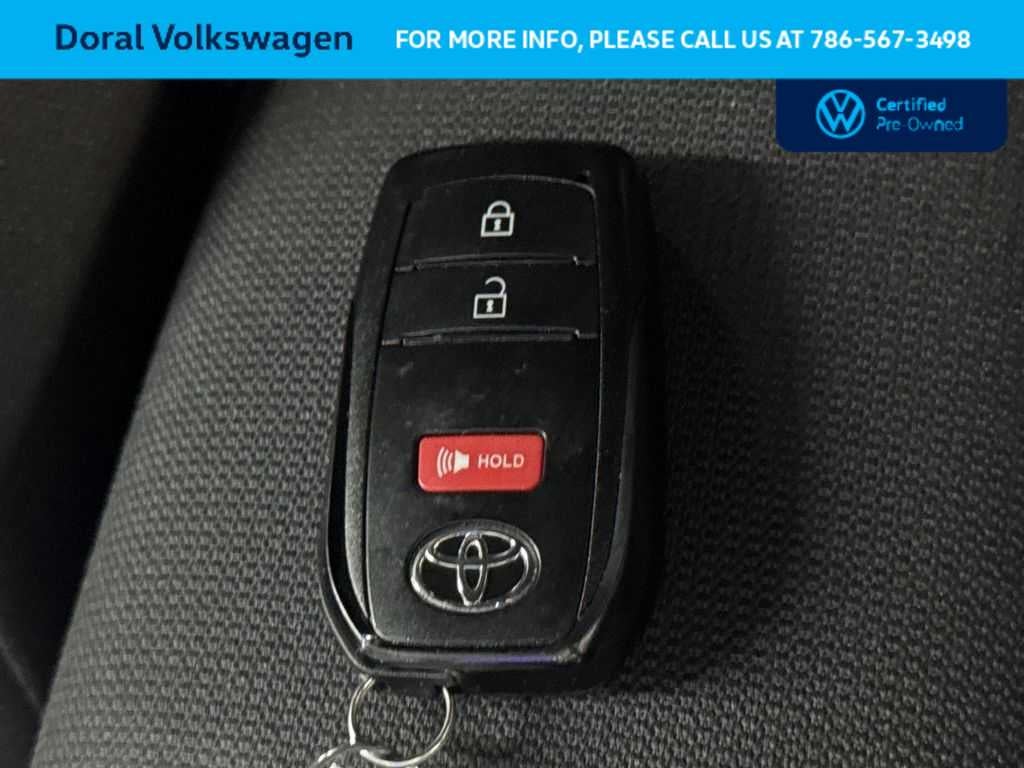 2024 Toyota Corolla Cross Hybrid SE