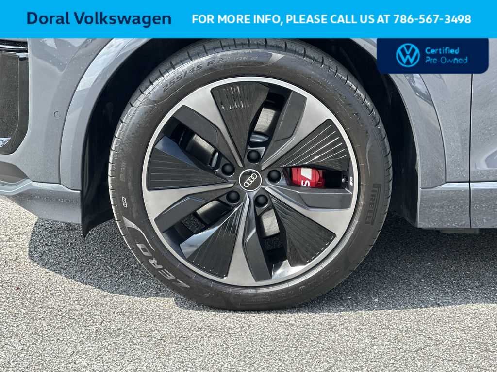 2025 Audi SQ6 e-tron Prestige