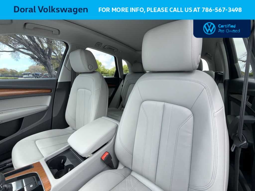 2023 Audi Q5 S line Premium