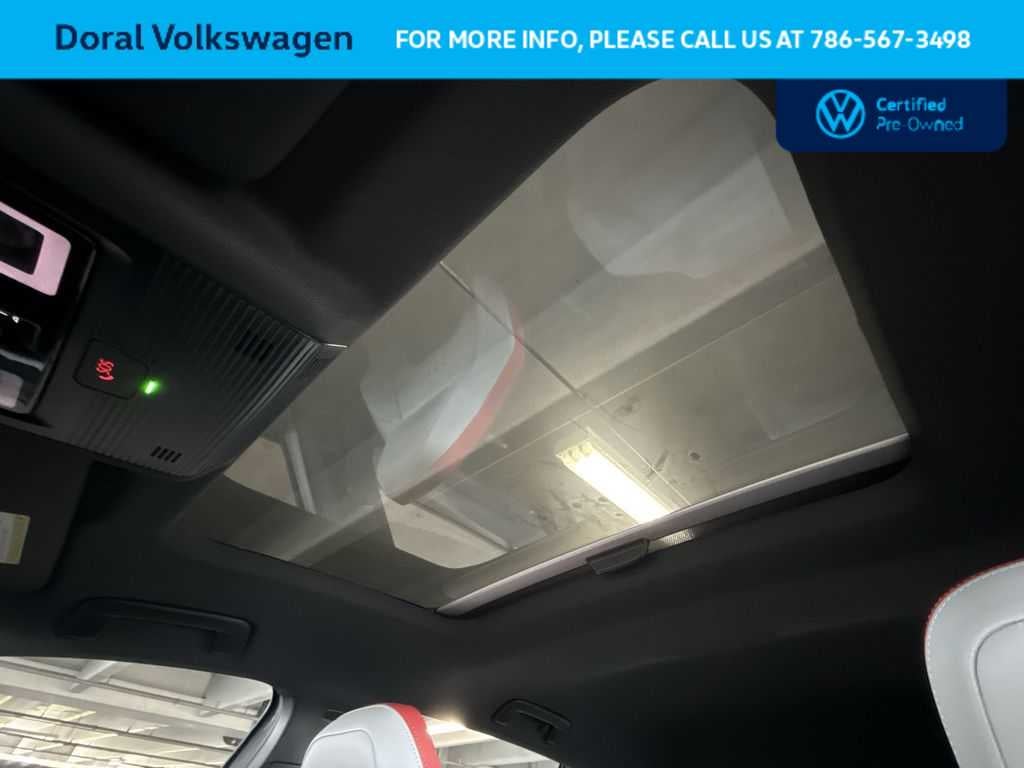 2025 Volkswagen Golf GTI SE